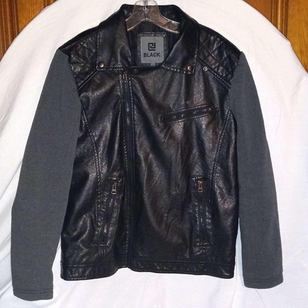 🍁Autumn Closeout SALE 25%🍂🛍 Men's Winter Coat Size Medium 🛍